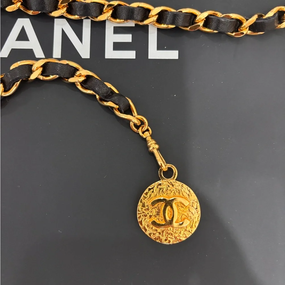 Authentic 1982 CHANEL vintage black leather single chain link belt 90cm